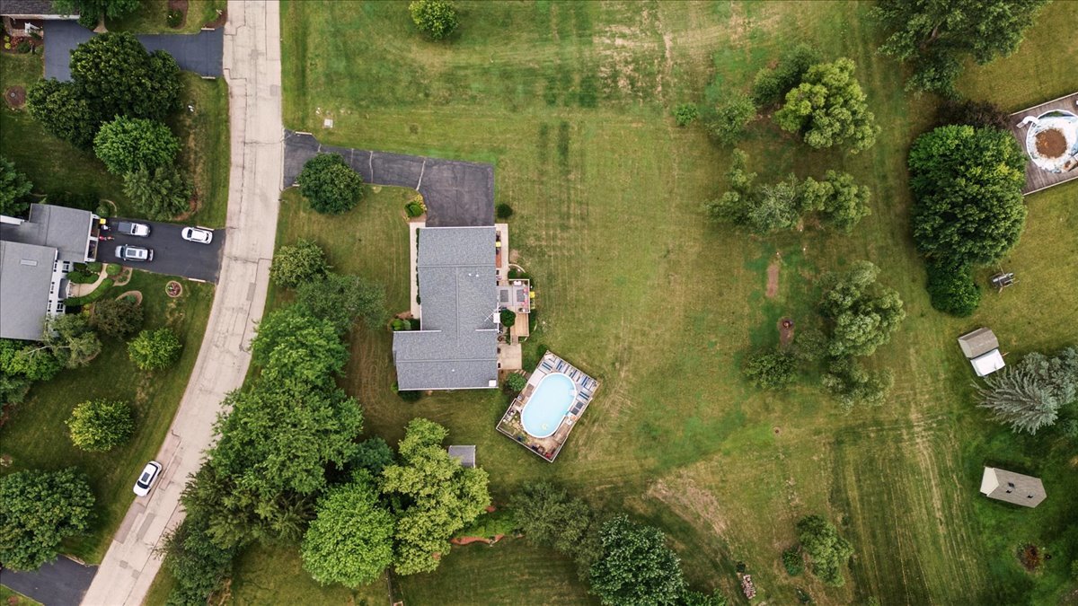 2411 S Hidden Trail, Spring Grove, IL 60081