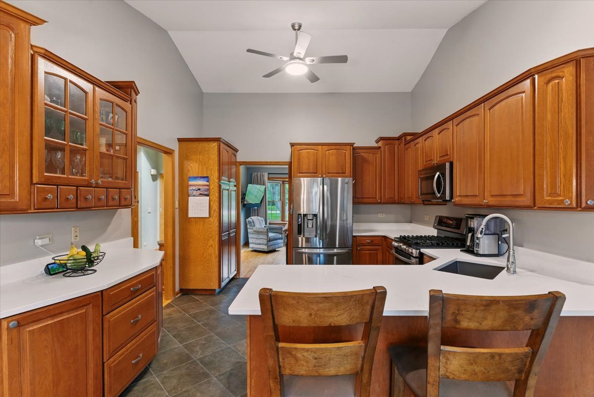 2411 S Hidden Trail, Spring Grove, IL 60081