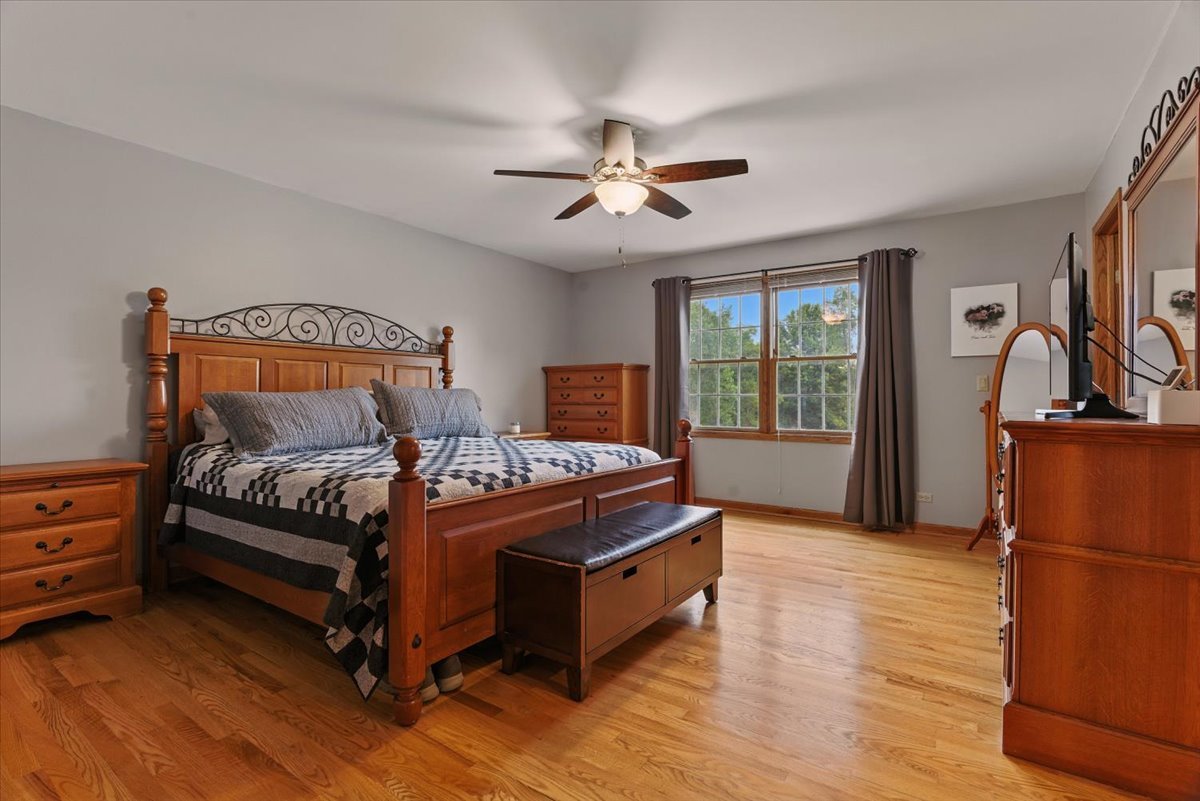 2411 S Hidden Trail, Spring Grove, IL 60081