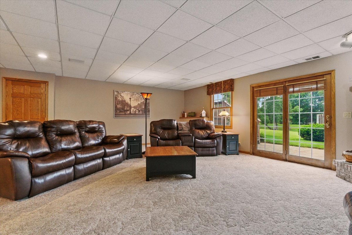 2411 S Hidden Trail, Spring Grove, IL 60081