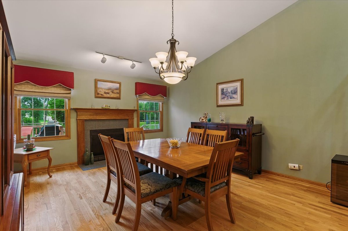 2411 S Hidden Trail, Spring Grove, IL 60081