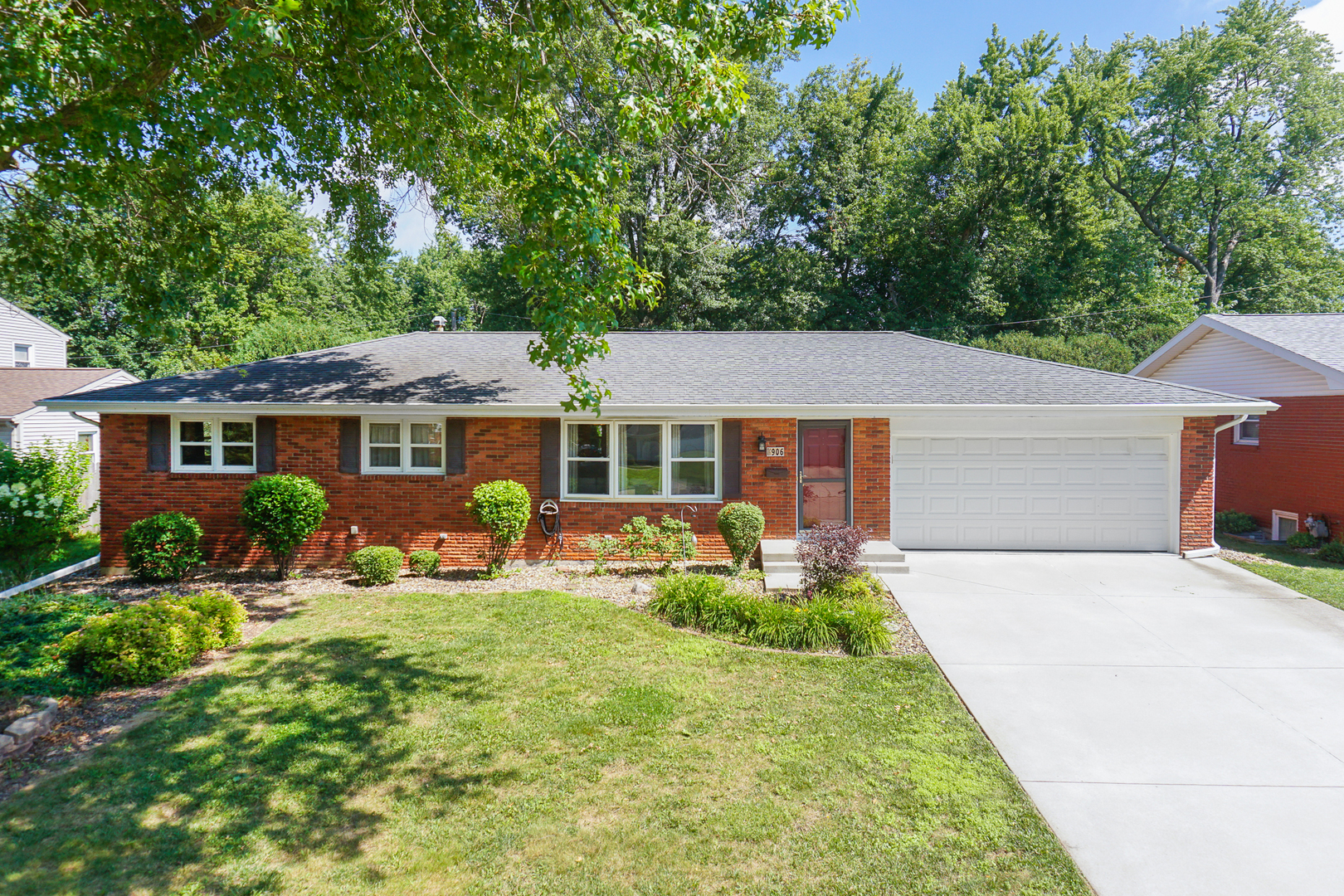 906 Hanlin Court, Normal, IL 61761
