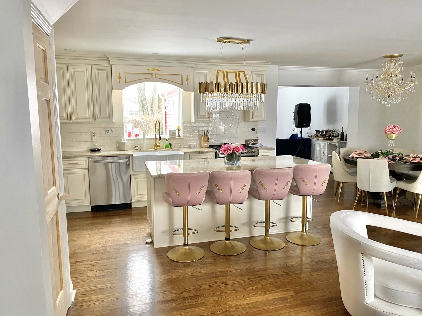 6033 N Leader Avenue, Chicago, IL 60646