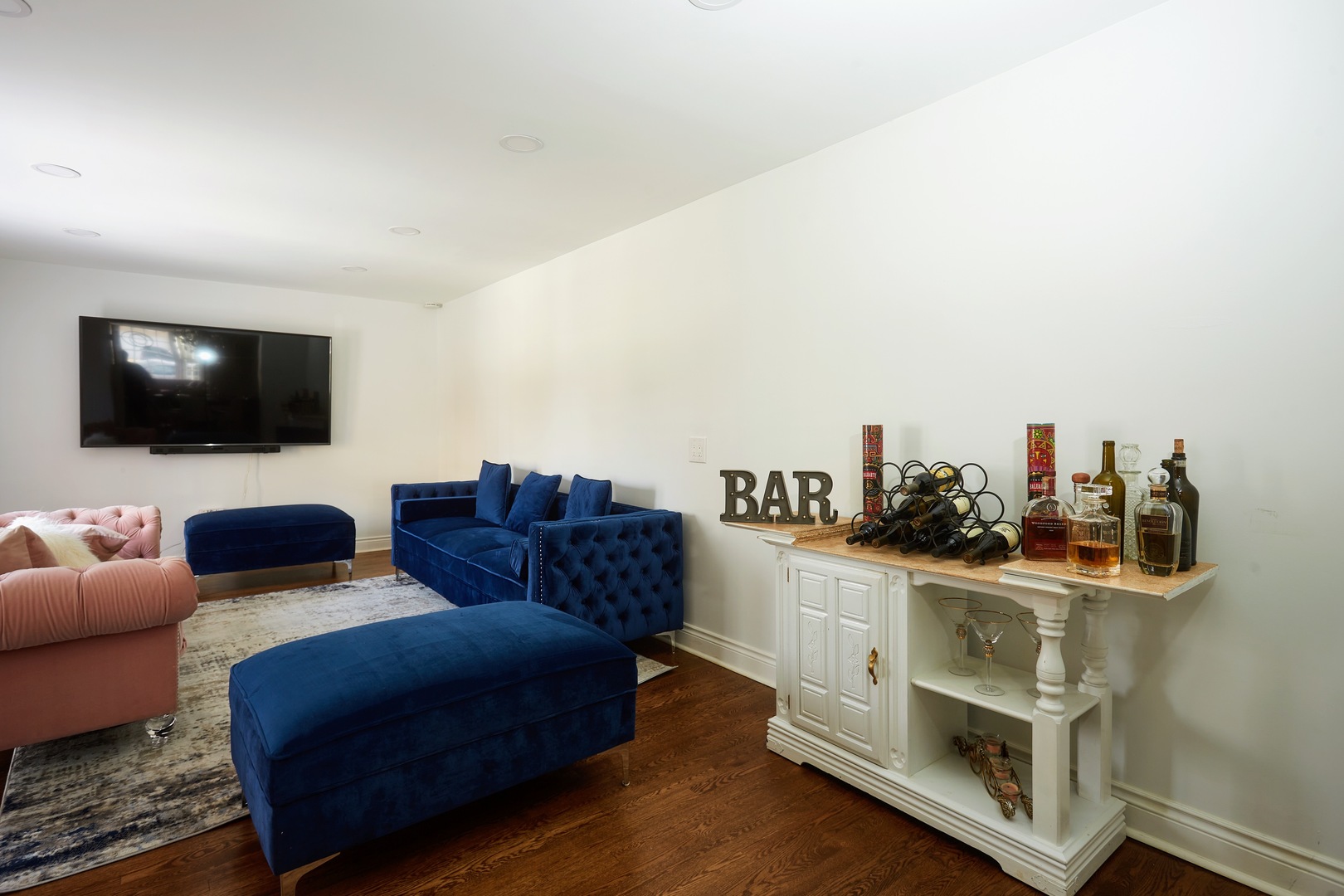 6033 N Leader Avenue, Chicago, IL 60646