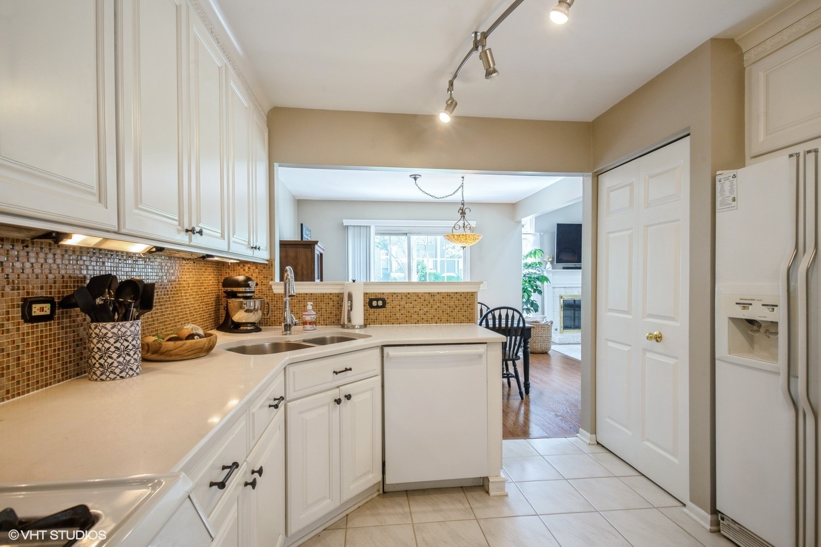 707 Clover Hill Court, Elk Grove Village, IL 60007