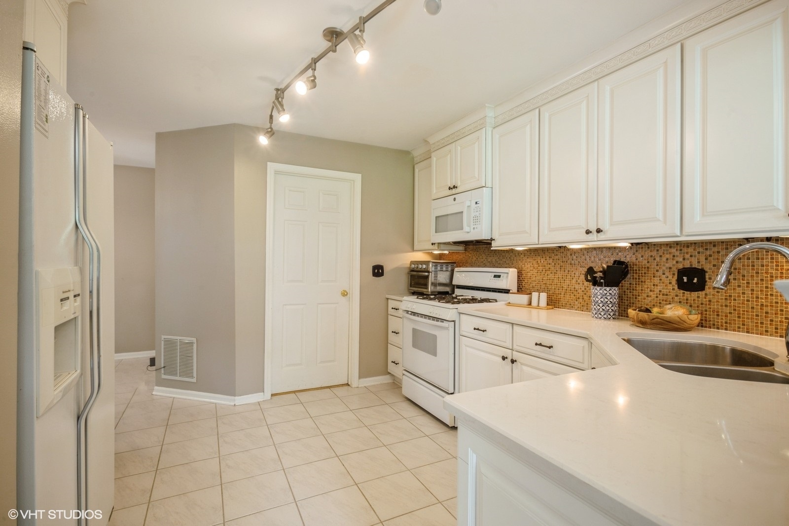 707 Clover Hill Court, Elk Grove Village, IL 60007