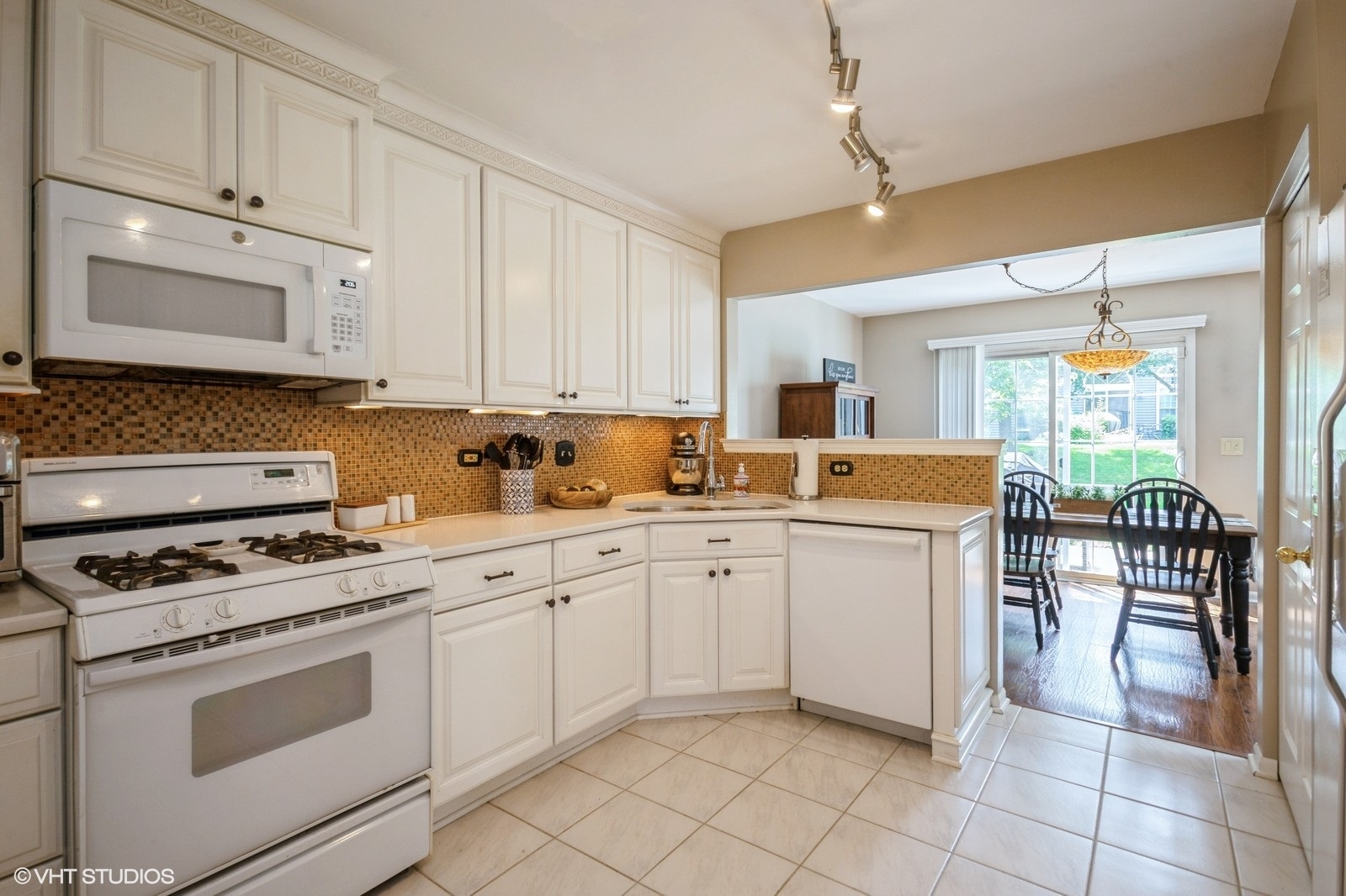 707 Clover Hill Court, Elk Grove Village, IL 60007