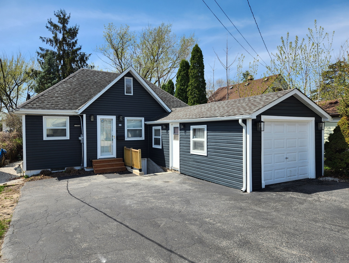 13 E Lake Shore Drive, Round Lake Park, IL 60073