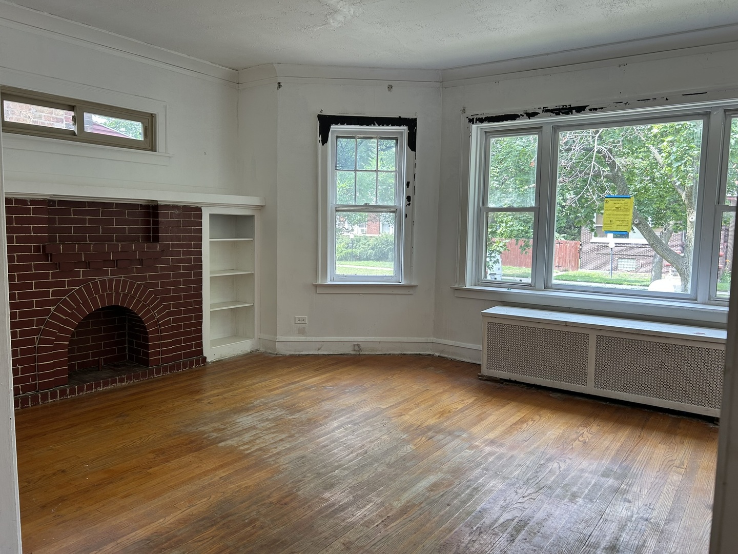 8351 S PAXTON Avenue, Chicago, IL 60617