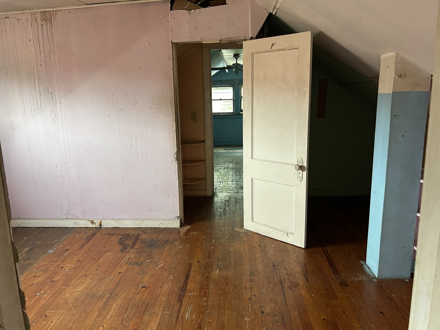 8351 S PAXTON Avenue, Chicago, IL 60617