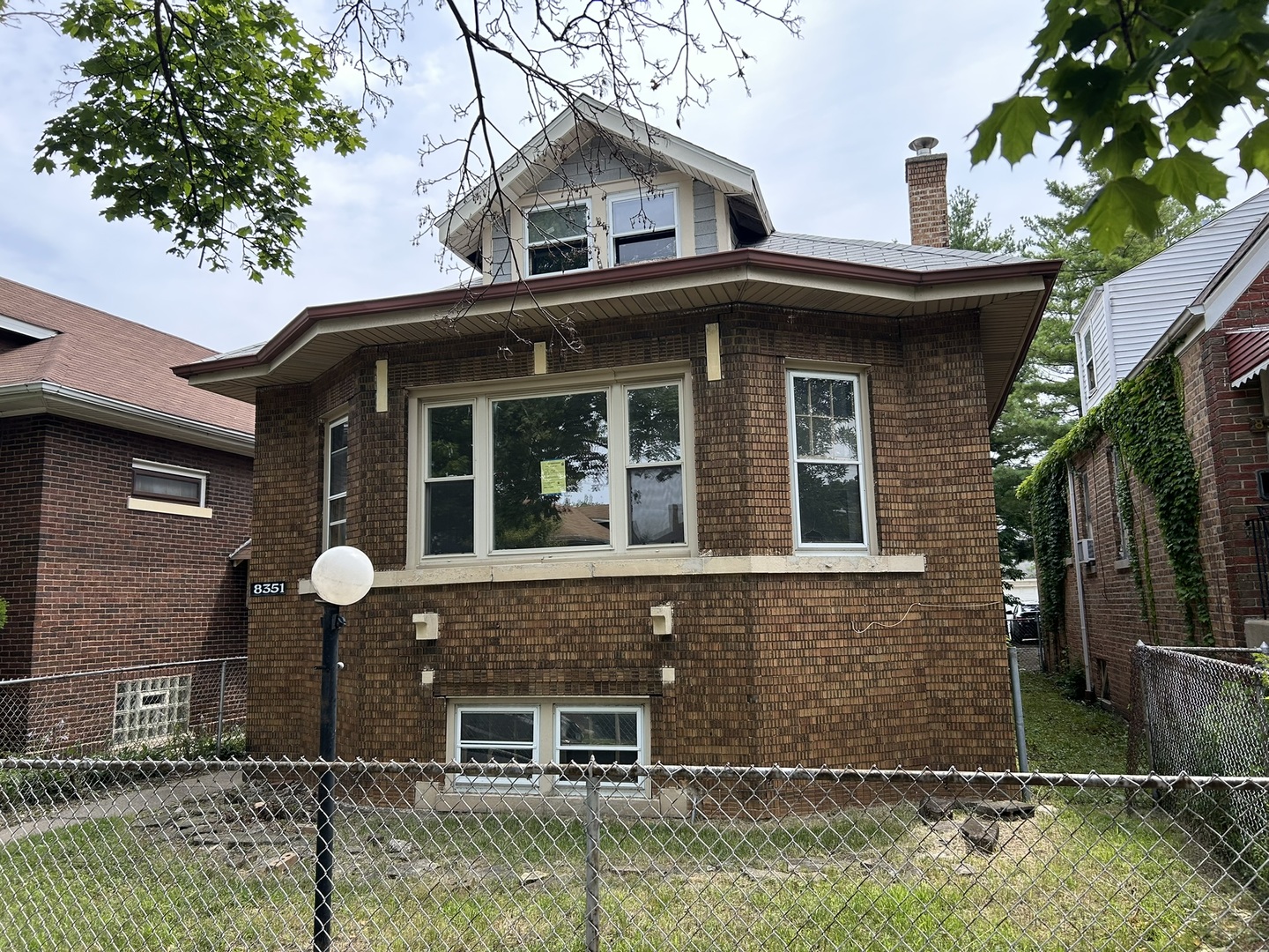 8351 S PAXTON Avenue, Chicago, IL 60617