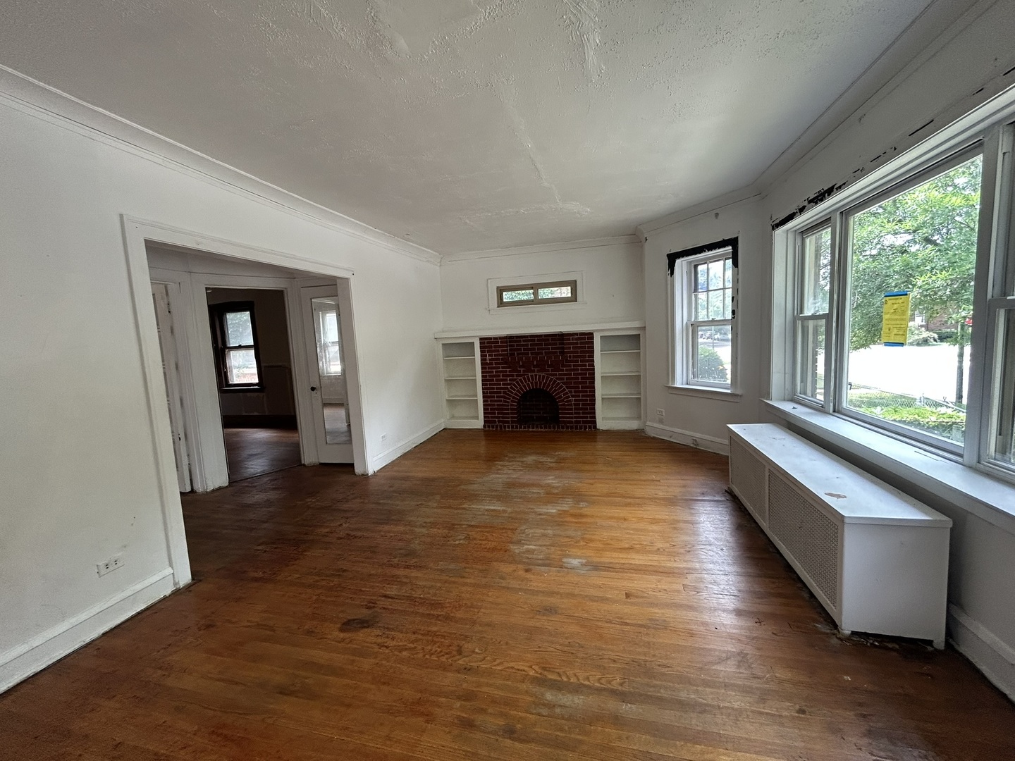 8351 S PAXTON Avenue, Chicago, IL 60617