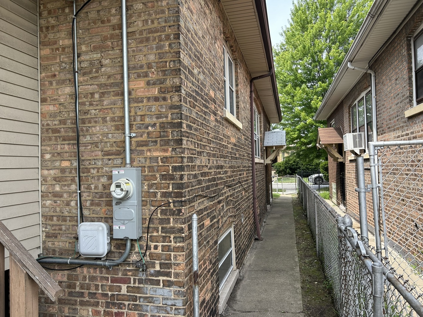 8351 S PAXTON Avenue, Chicago, IL 60617
