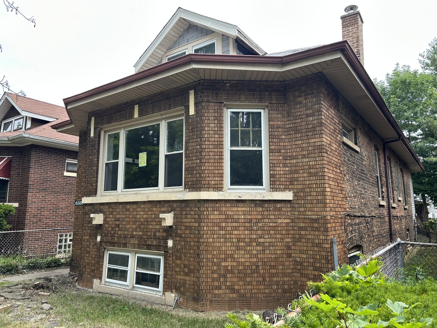 8351 S PAXTON Avenue, Chicago, IL 60617