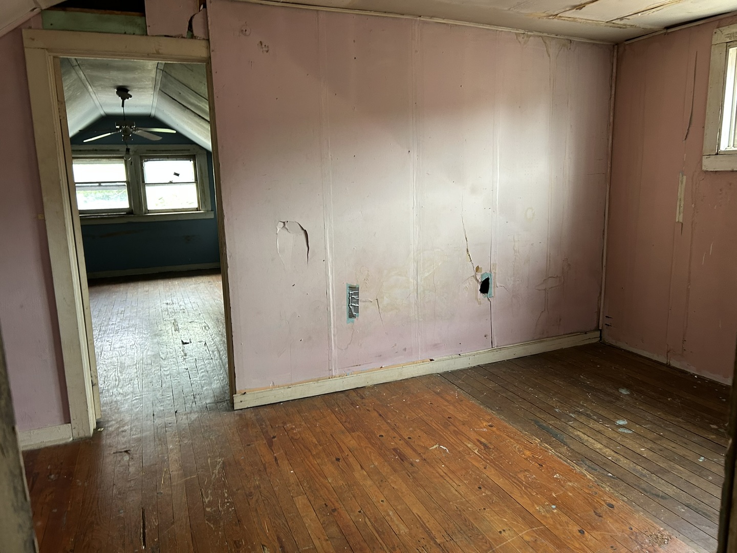 8351 S PAXTON Avenue, Chicago, IL 60617