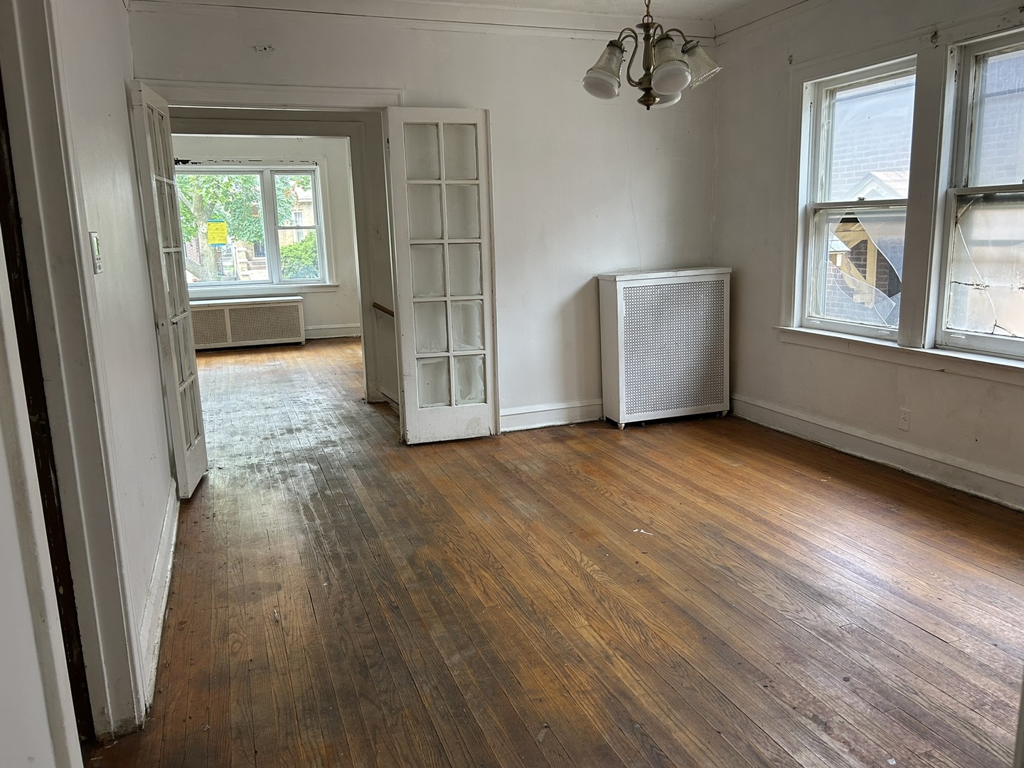 8351 S PAXTON Avenue, Chicago, IL 60617