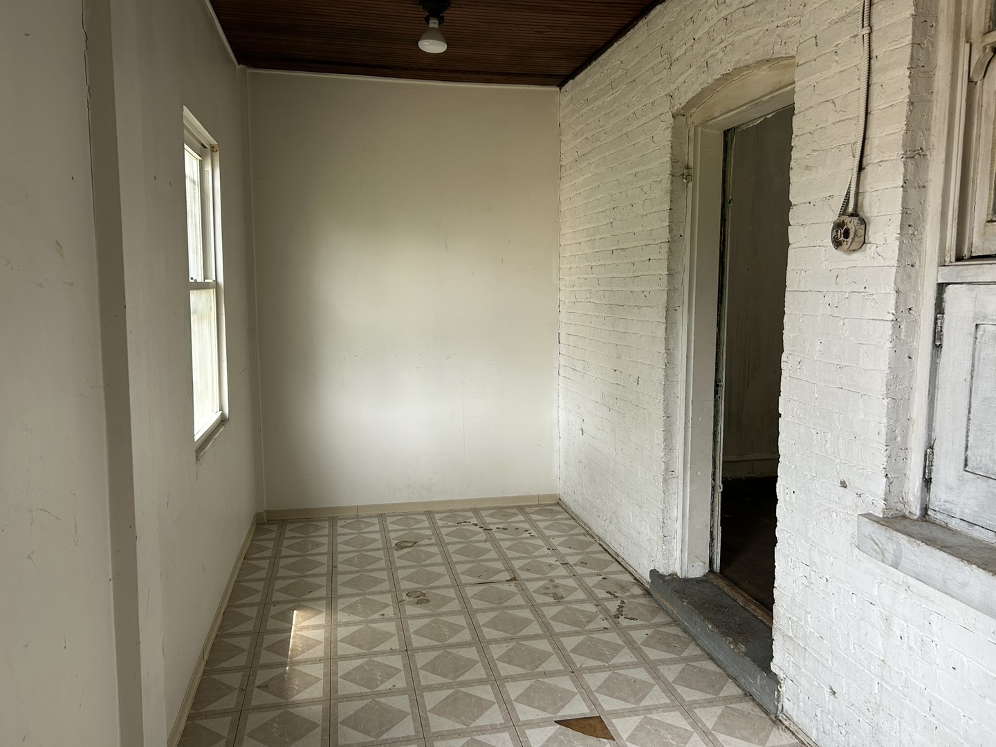 8351 S PAXTON Avenue, Chicago, IL 60617