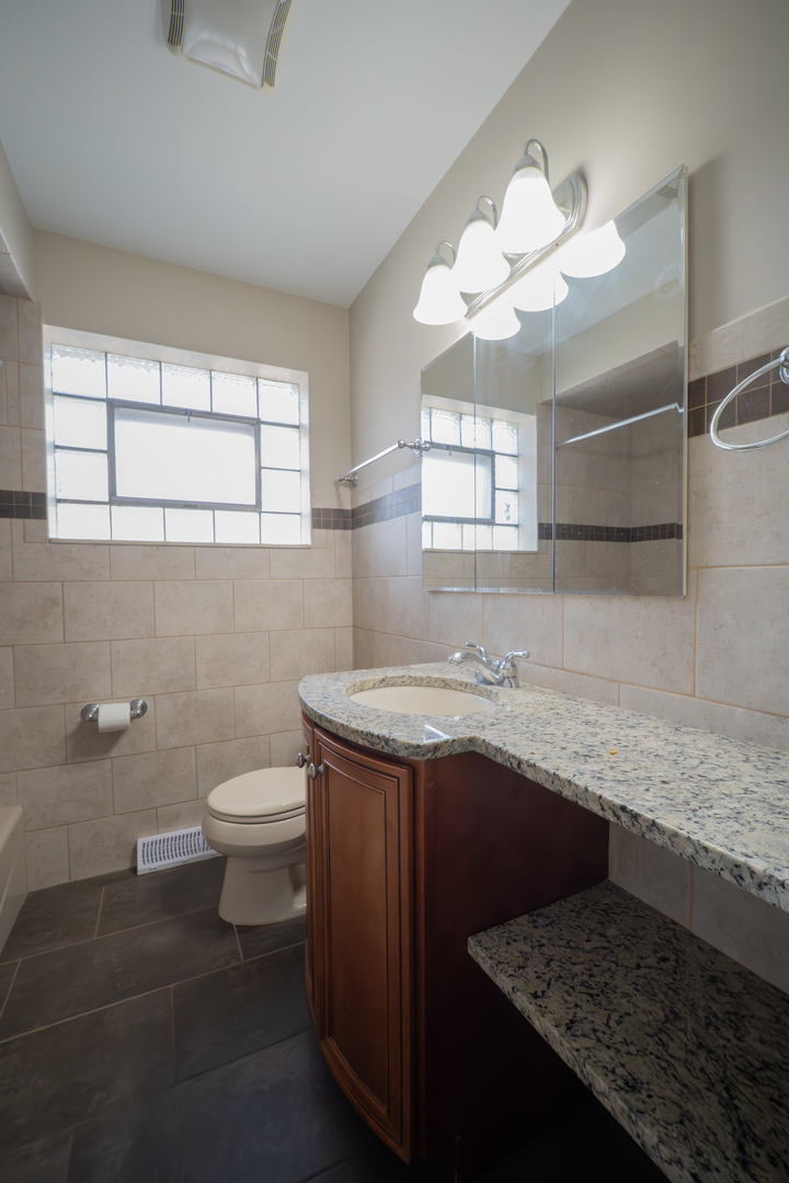 3039 Sarah Street, Franklin Park, IL 60131