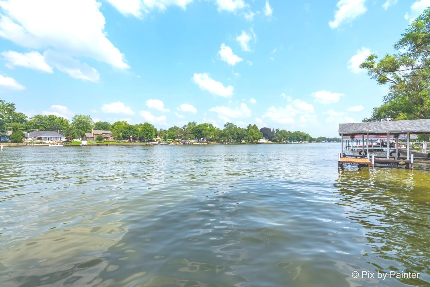 1423 N River Road, McHenry, IL 60051