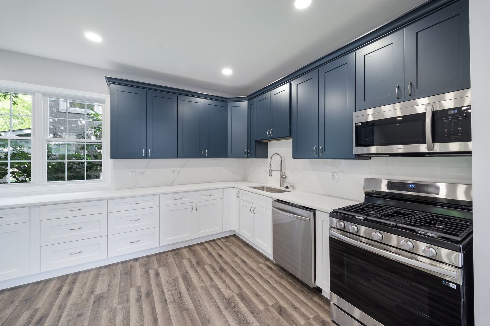 907 Glenwood Avenue, Joliet, IL 60435