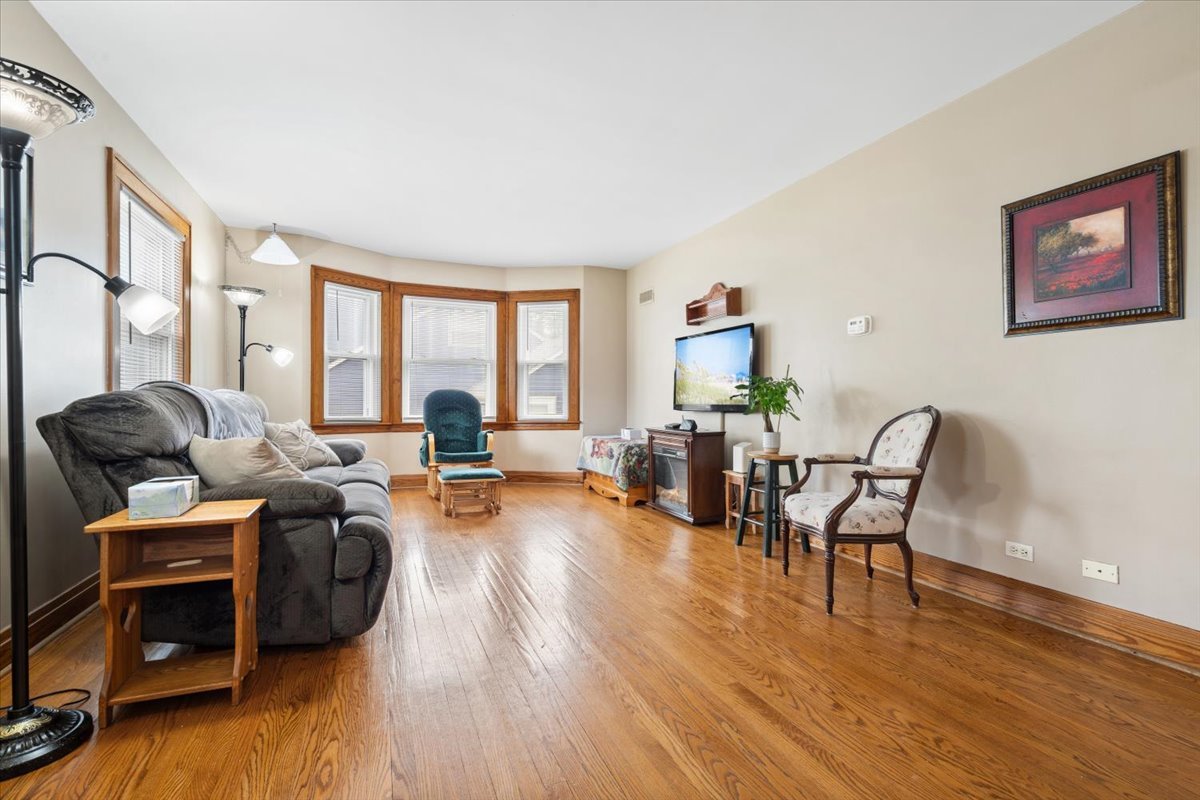 6N566 Maple Avenue, Wood Dale, IL 60191