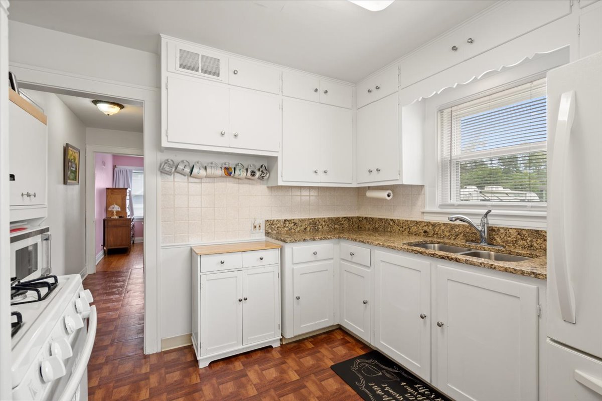 6N566 Maple Avenue, Wood Dale, IL 60191