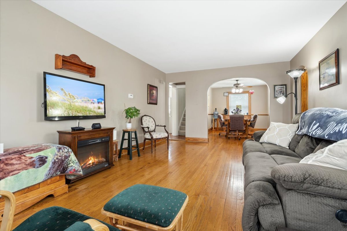 6N566 Maple Avenue, Wood Dale, IL 60191