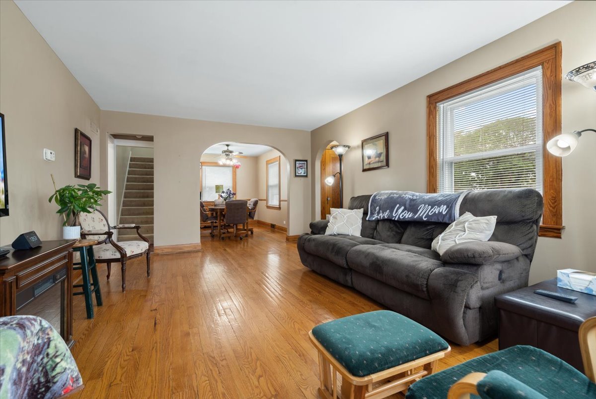 6N566 Maple Avenue, Wood Dale, IL 60191