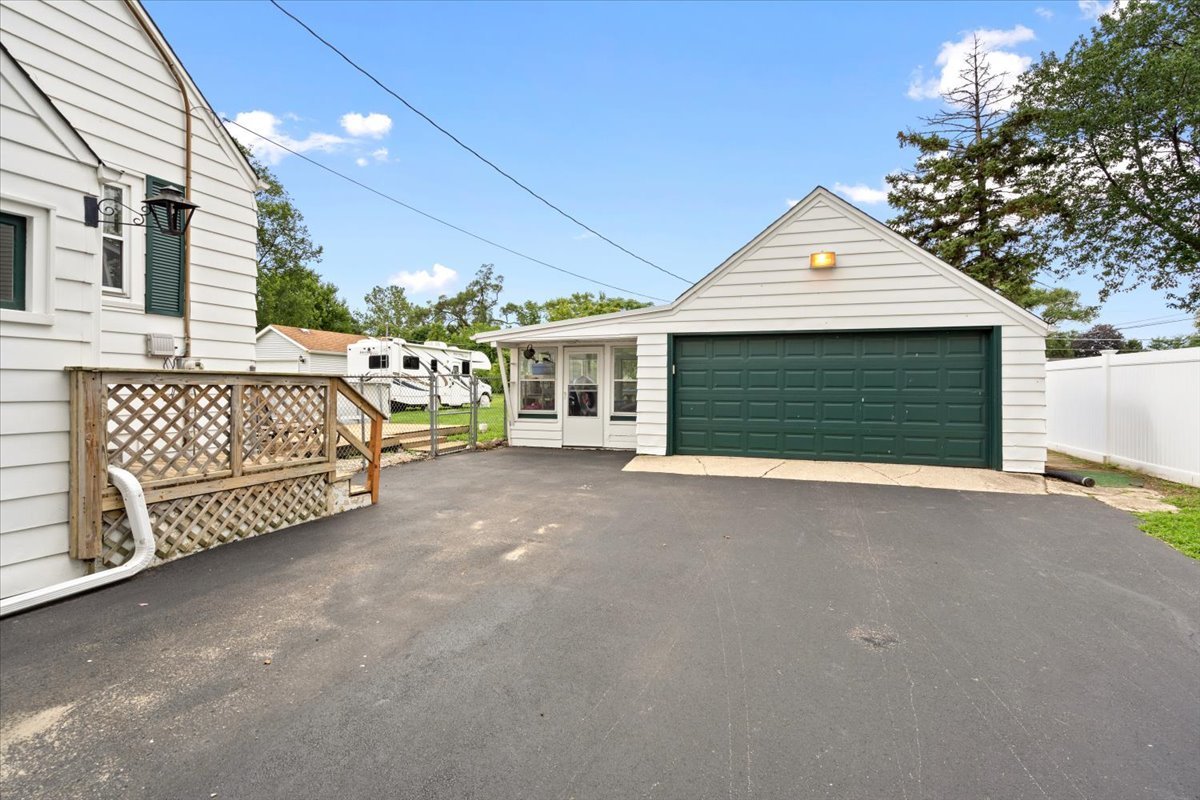 6N566 Maple Avenue, Wood Dale, IL 60191