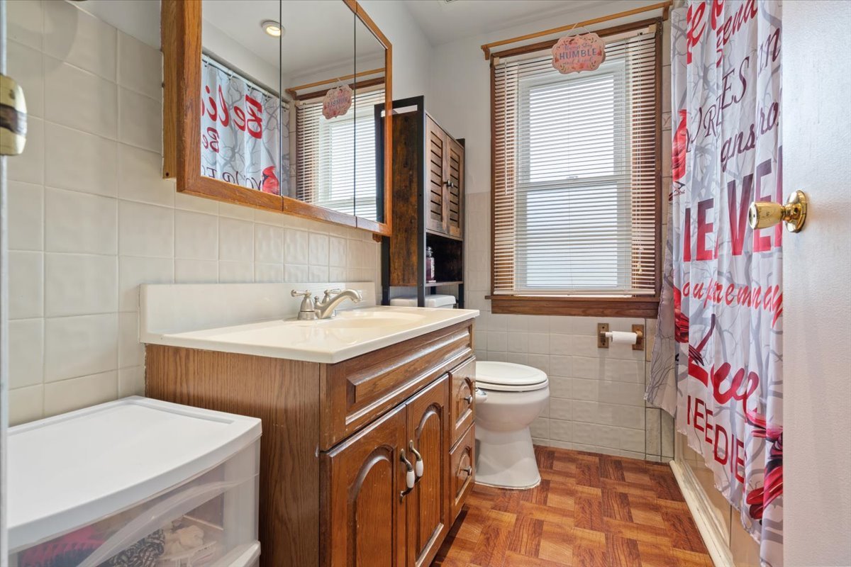 6N566 Maple Avenue, Wood Dale, IL 60191
