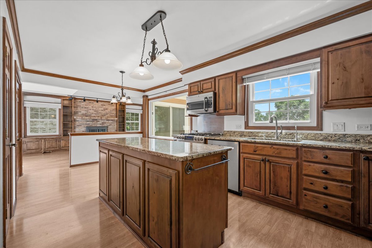 1016 Muirhead Avenue, Naperville, IL 60565