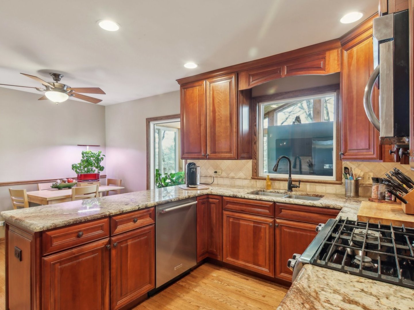 512 N FOREST Drive, Addison, IL 60101