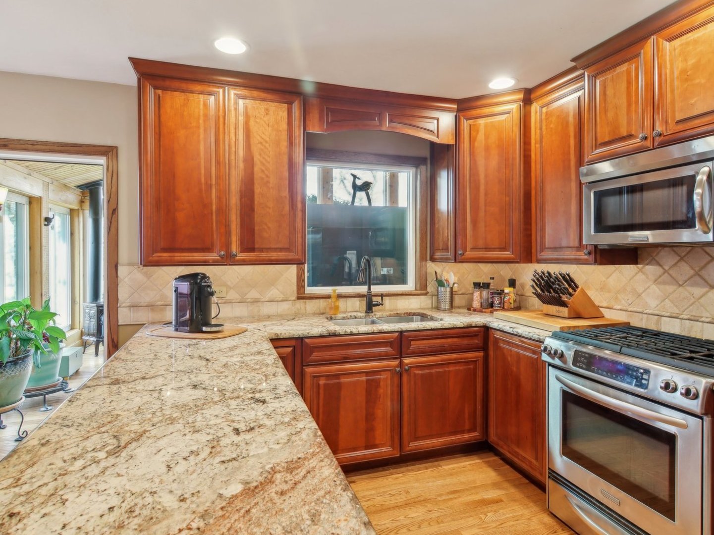 512 N FOREST Drive, Addison, IL 60101