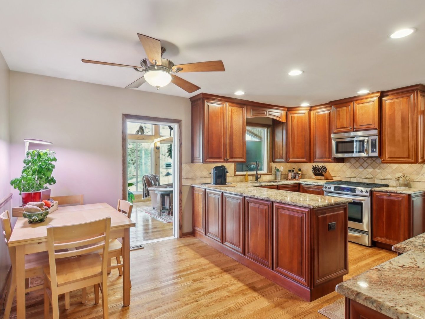 512 N FOREST Drive, Addison, IL 60101