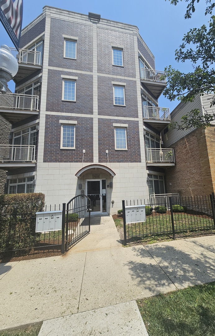 7930 W Grand Avenue #2E, Elmwood Park, IL 60707