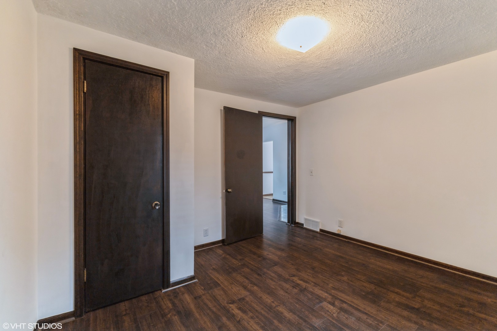 913 Kelly Avenue, Joliet, IL 60435