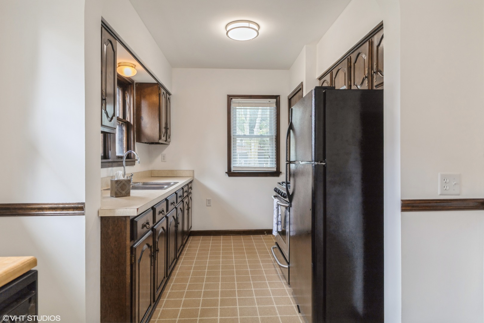 913 Kelly Avenue, Joliet, IL 60435
