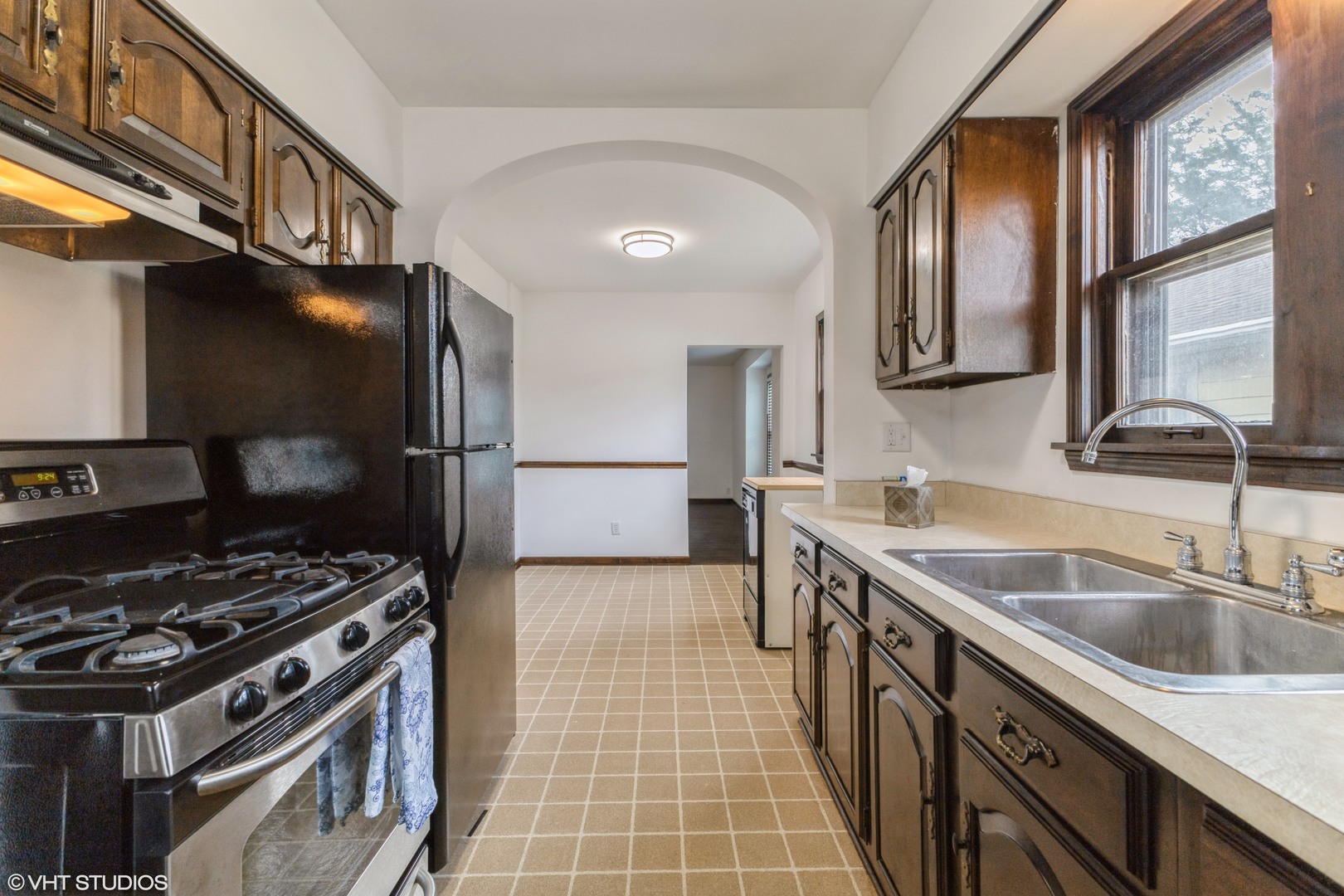 913 Kelly Avenue, Joliet, IL 60435