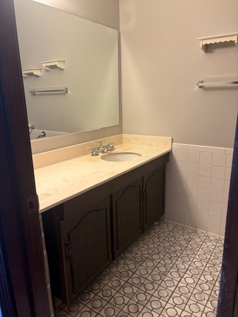 204 E Cedarwood Court, Palatine, IL 60067