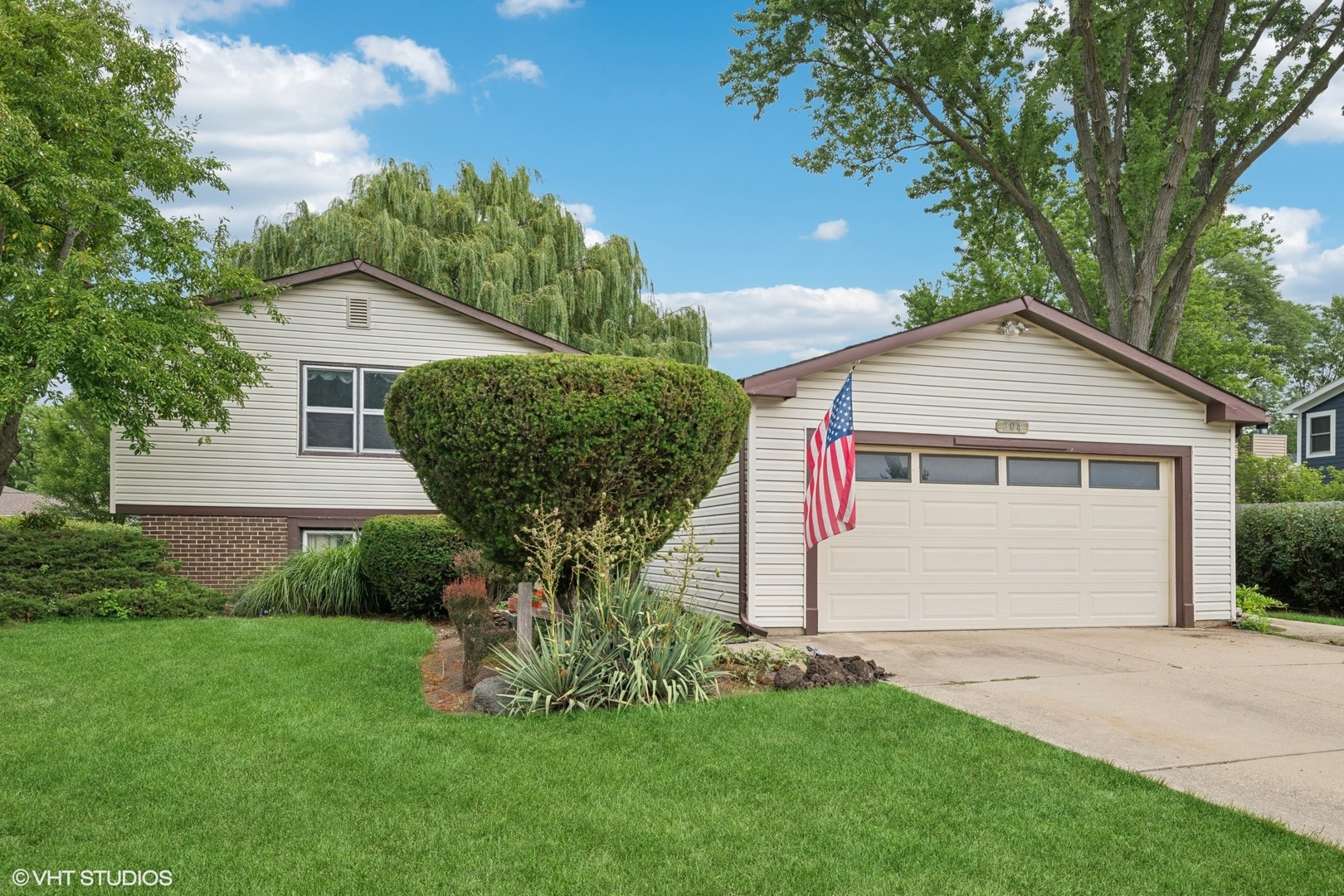 204 E Cedarwood Court, Palatine, IL 60067
