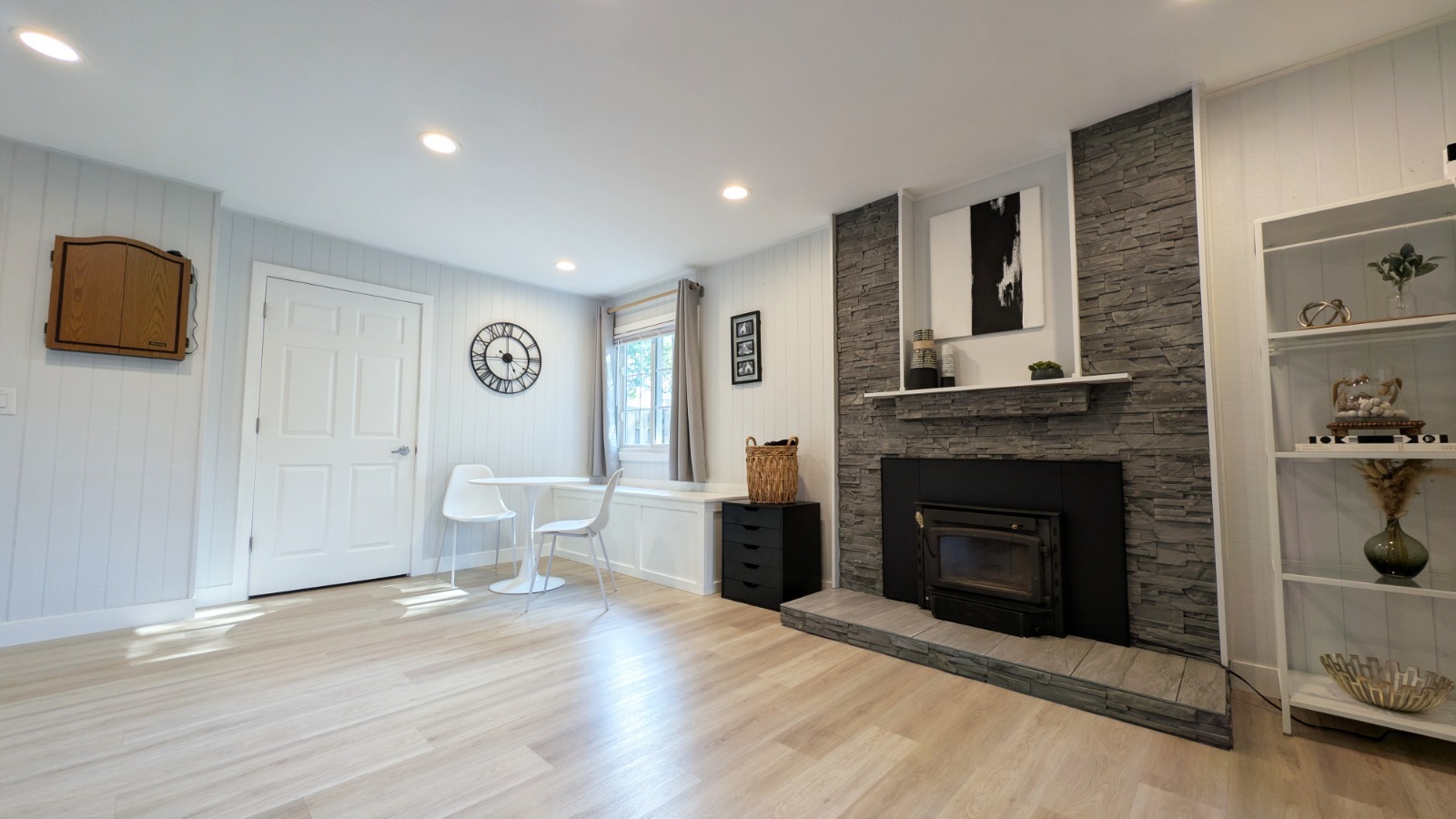 580 Mesa Verde Court, Carol Stream, IL 60188
