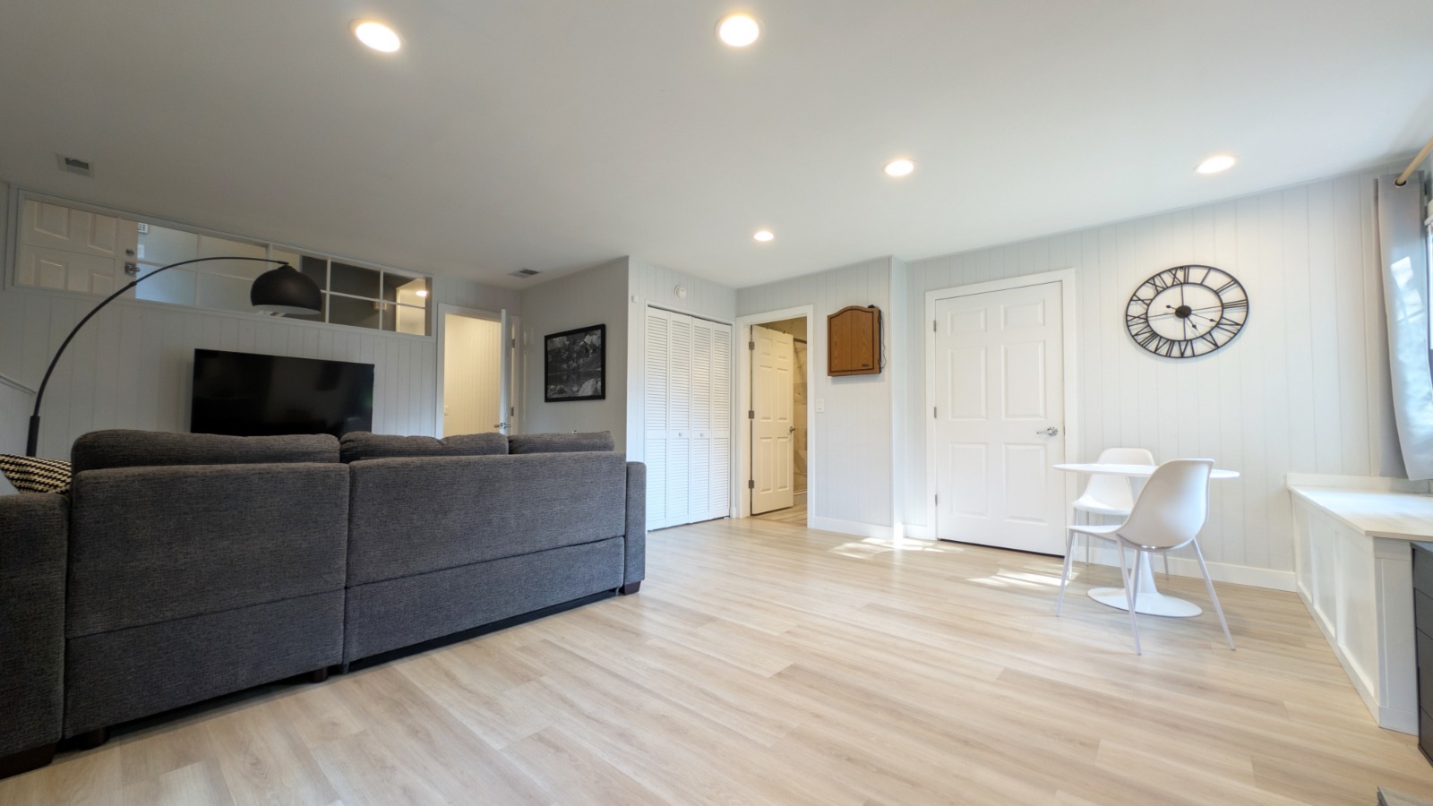 580 Mesa Verde Court, Carol Stream, IL 60188