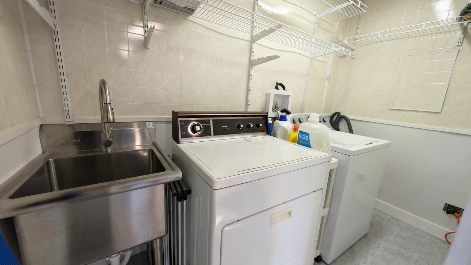 580 Mesa Verde Court, Carol Stream, IL 60188