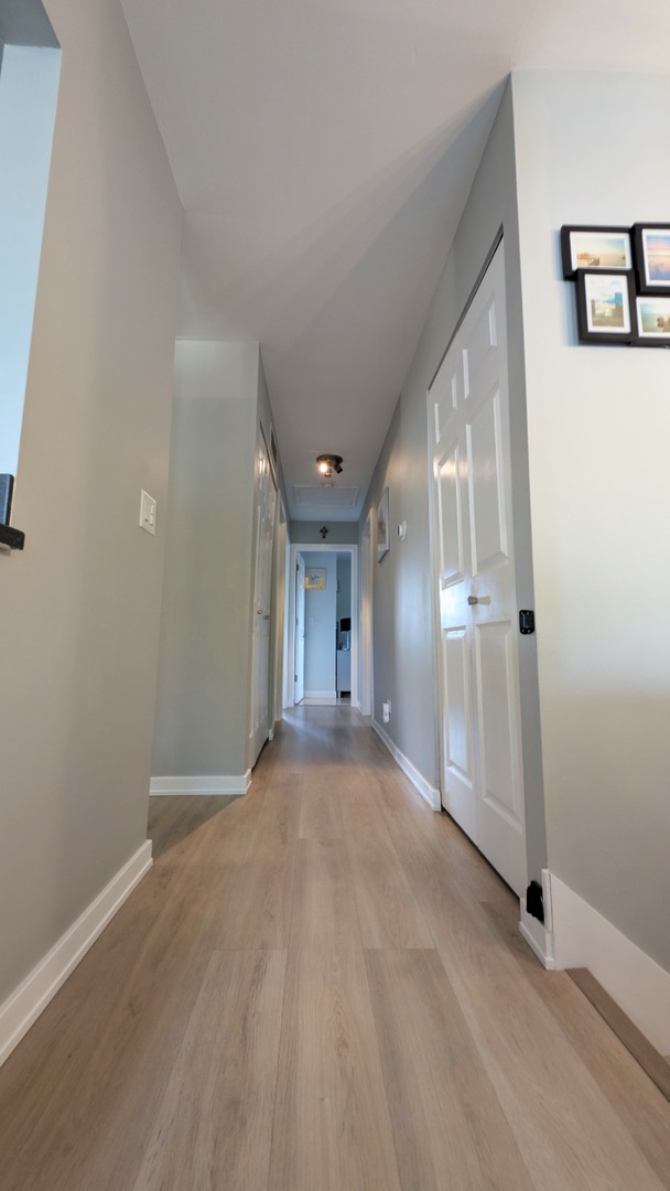 580 Mesa Verde Court, Carol Stream, IL 60188