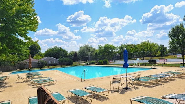 580 Mesa Verde Court, Carol Stream, IL 60188