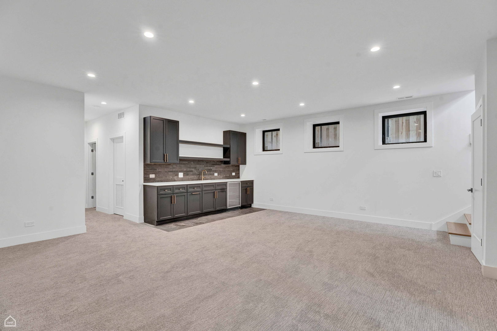 3905 N Drake Avenue, Chicago, IL 60618