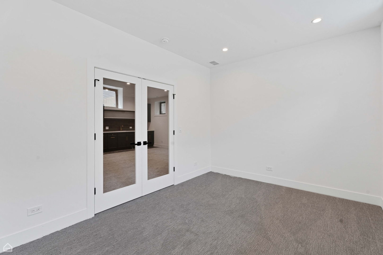 3905 N Drake Avenue, Chicago, IL 60618