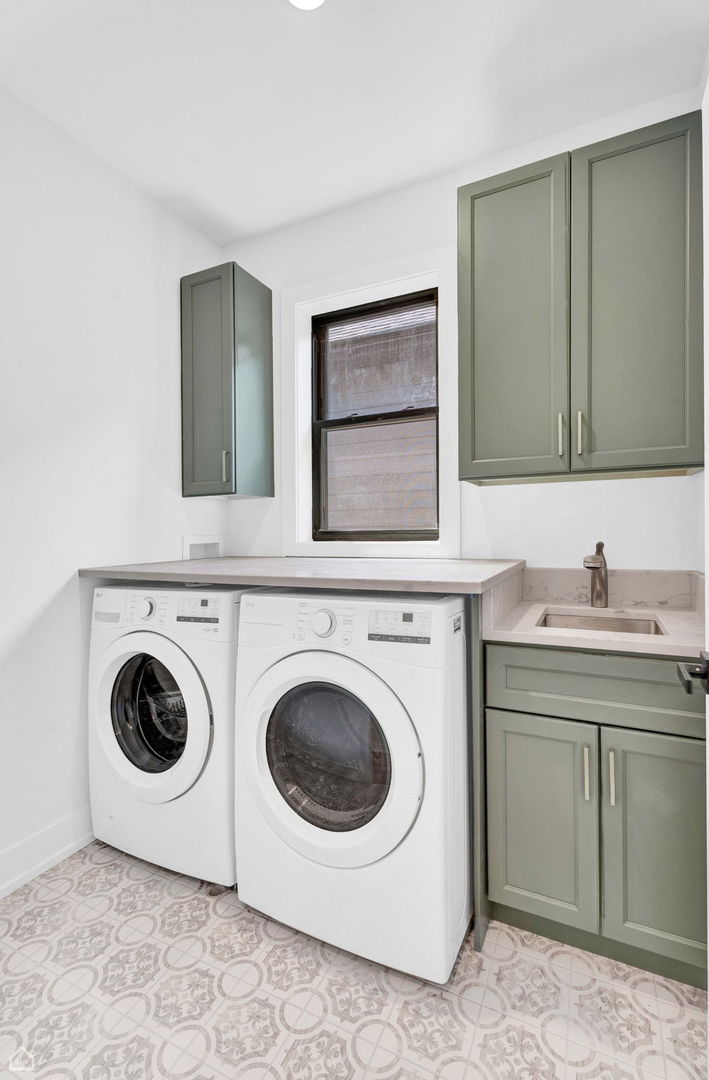 3905 N Drake Avenue, Chicago, IL 60618