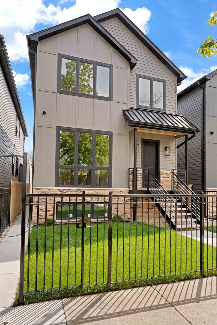 3905 N Drake Avenue, Chicago, IL 60618