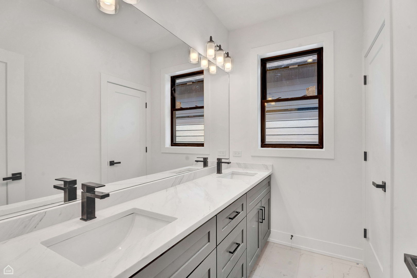 3905 N Drake Avenue, Chicago, IL 60618